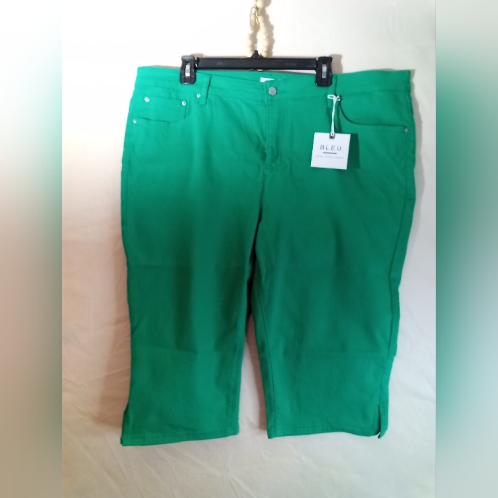 🐳Bleu Capri green women's 22W